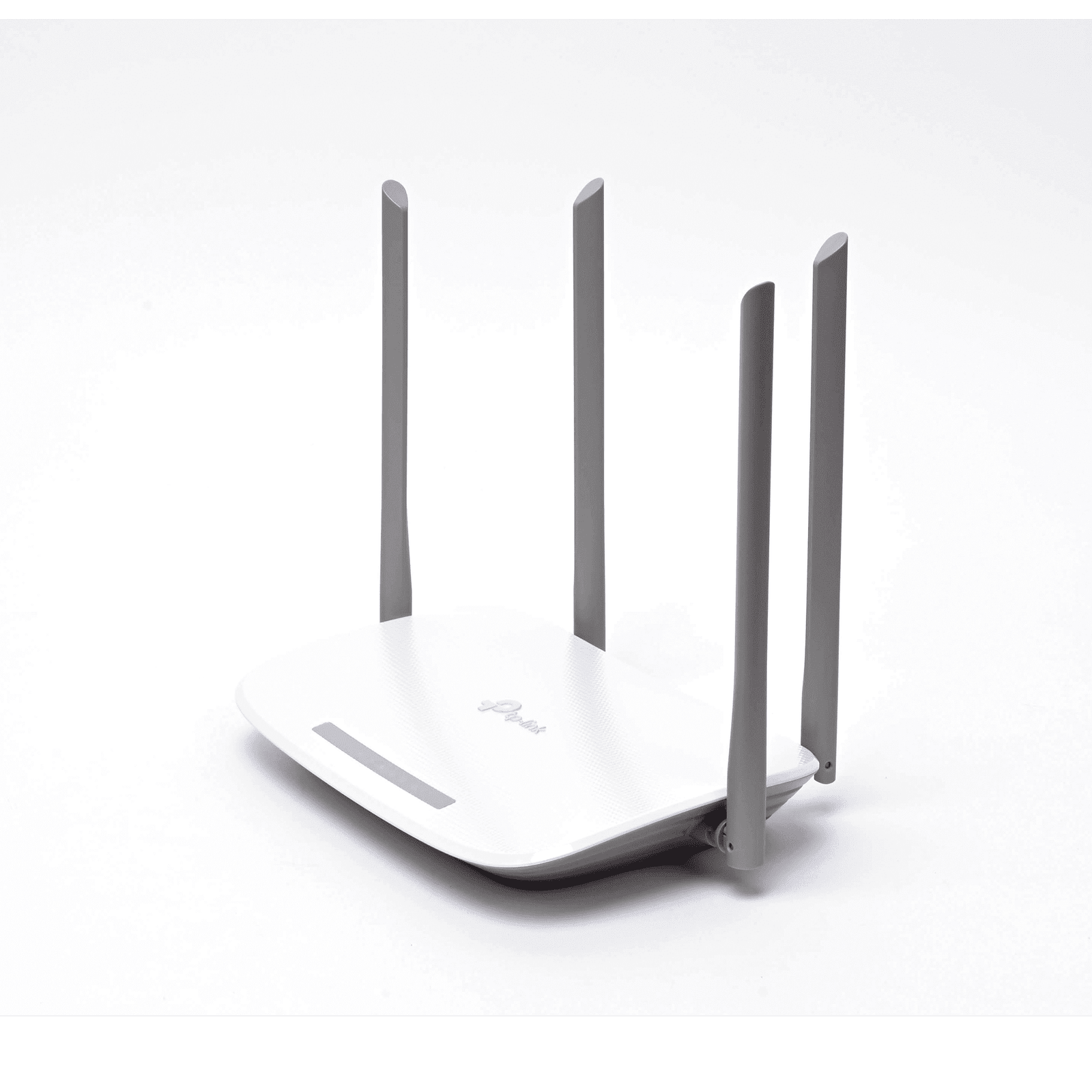 Router Inalámbrico ISP doble banda AC, 2.4 GHz y 5 GHz Hasta 1167 Mbps, 4 antenas externas omnidireccional, 3 Puertos LAN 10/100/1000 Mbps, 1 Puerto WAN 10/100/1000 Mbps EC220G5 - TP-LINK