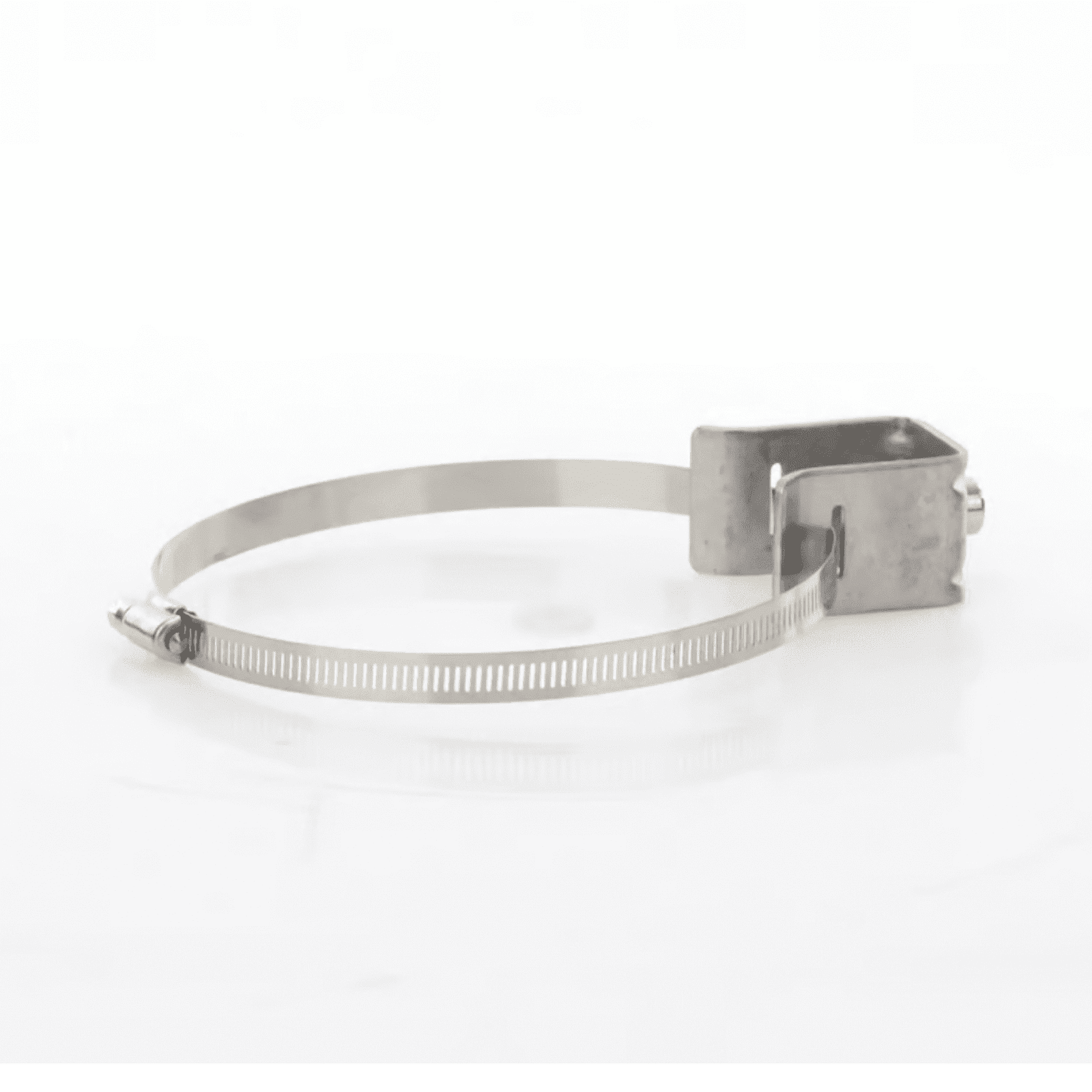 Adaptador Para Sujetador Con Orificios Roscados de 3/8″ y Abrazadera de 5″ a 6″ Kit de 10 Piezas SOA-385-060 212094 - SYSCOM TOWERS