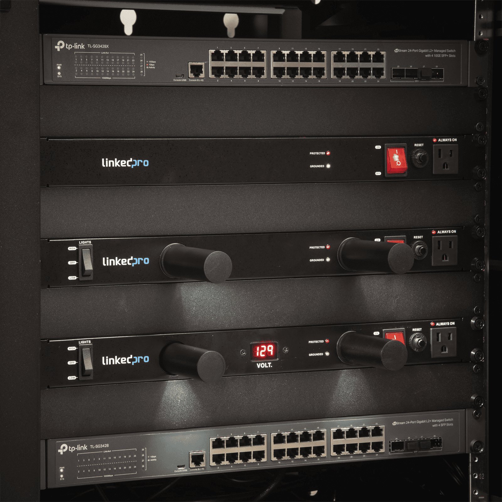 PDU para Distribución de Energía, Montaje en Rack, 11 salidas, Instalación Horizontal, de 19in, 1U, 15 Amp, 120 Vca LP-PDU-11 - LINKEDPRO BY EPCOM