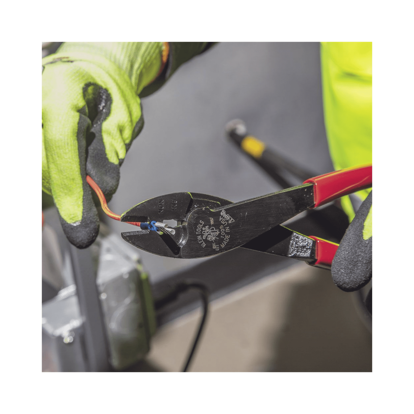 Pinza Ponchadora/Cortadora de Conectores 10 a 22 AWG 1005-SEN - KLEIN TOOLS
