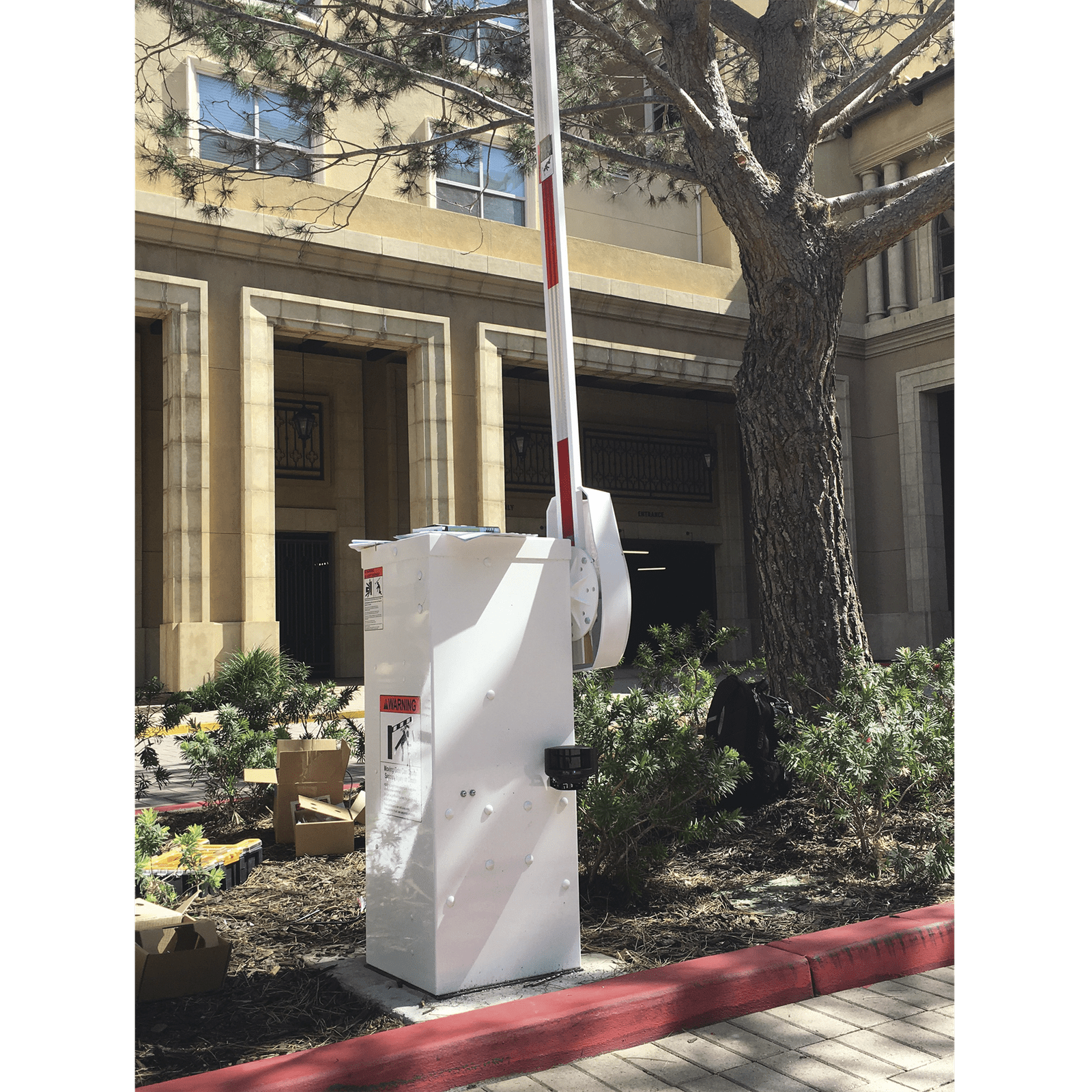 Barrera Vehicular / Opción de Mástil de hasta 8 Metros / Motor 1HP / 115v Uso Continuo Intensivo / 5 Años de Garantía 1602-090 - DKS DOORKING