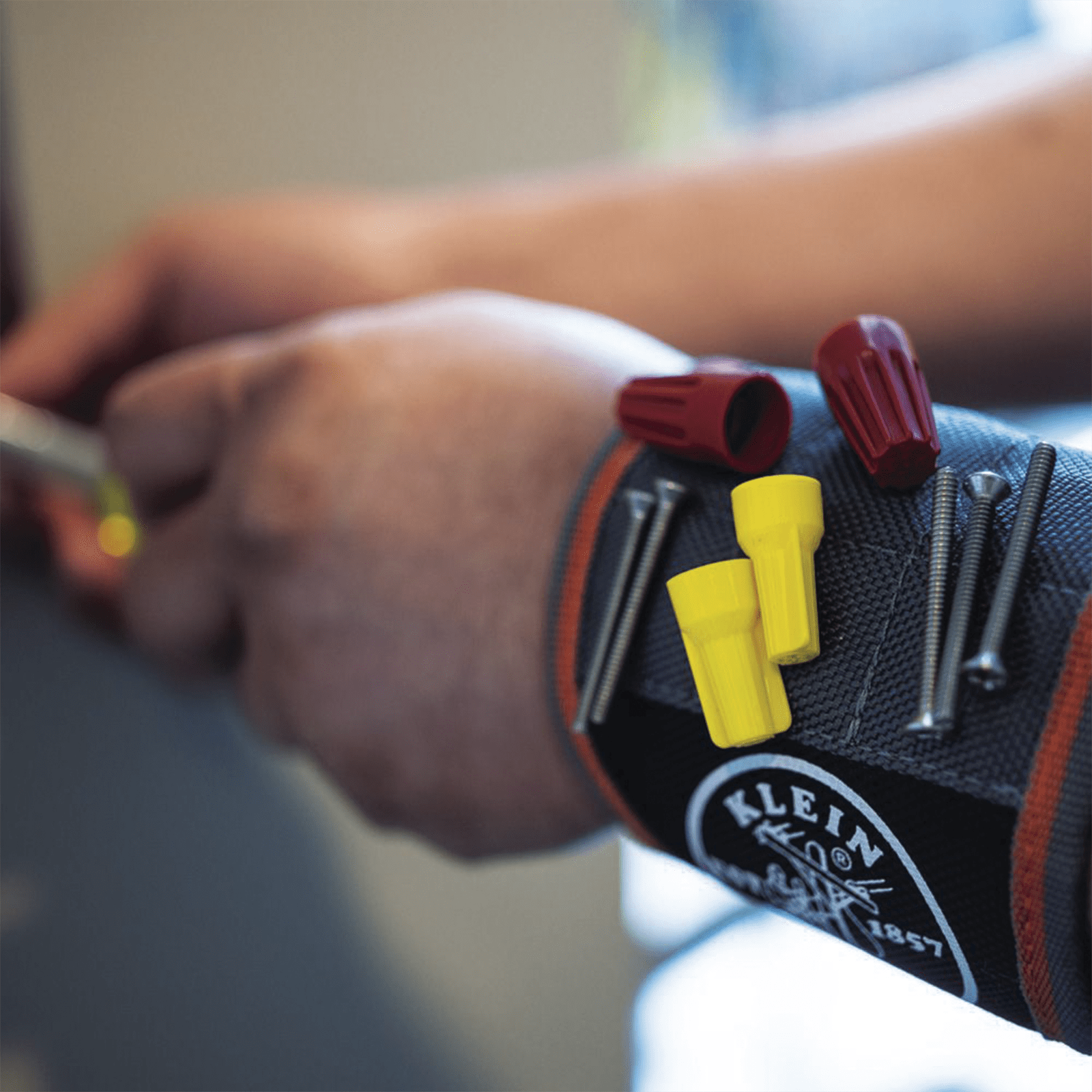 Muñequera Magnética Tradesman Pro™. 55895 - KLEIN TOOLS