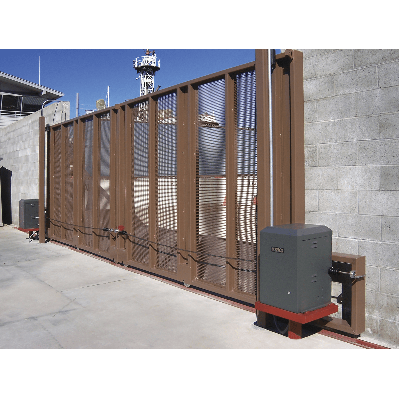 Operador para puertas corredizas de hasta 450 kg y 9 Metros de Longitud / Incluye 6 Metros de Cadena / Equipo de Uso Continuo 9100-380 - DKS DOORKING