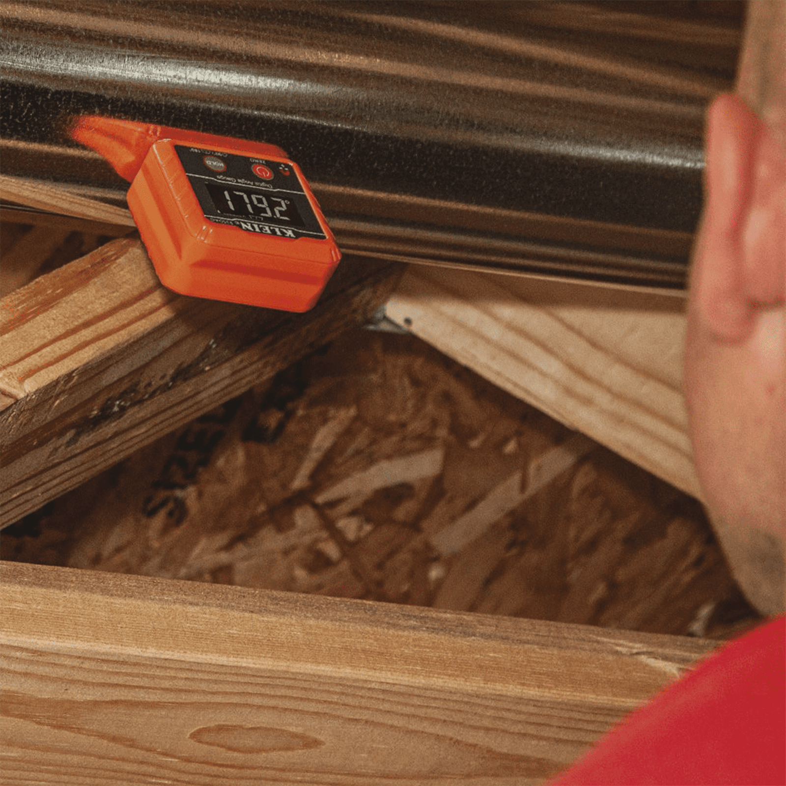 Inclinómetro y Nivel digital con Magneto y Pantalla Digital que Gira en Posición Invertida 935-DAG - KLEIN TOOLS
