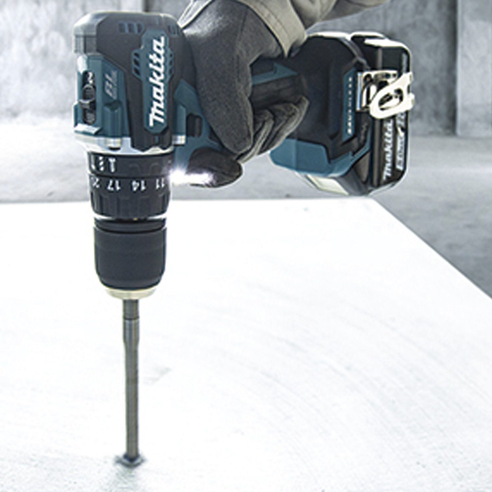 Rotomartillo/Taladro Inalámbrico SIN CARBONES, Broquero de 1/2″, 1,700 RPM, 18Vâ??, Torque: 42 N.m C/2 Bat. (1.5Ah) y Cargador. DHP487SYX2 - MAKITA