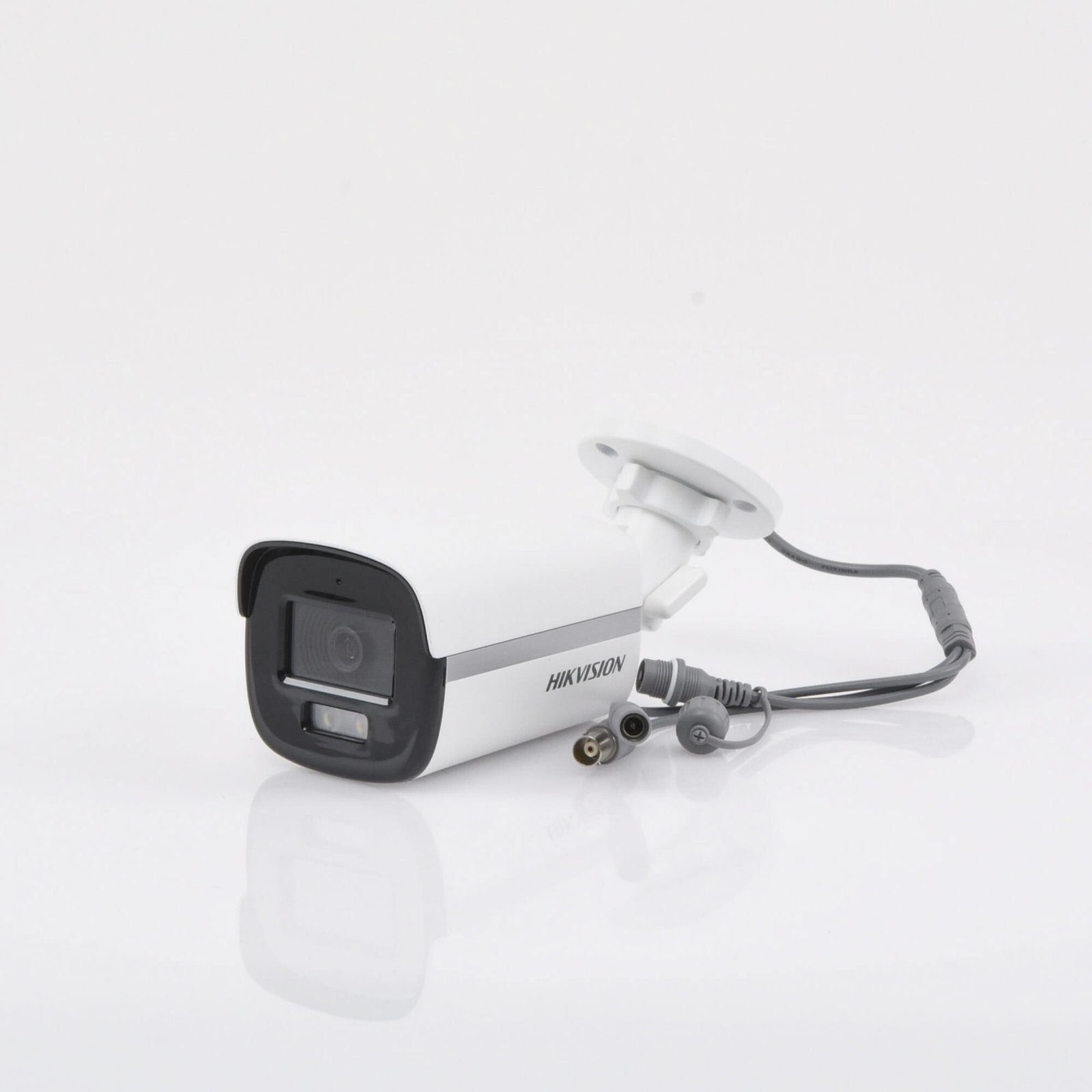 [ColorVu] Bala TURBOHD 3K (5 Megapixel) / Lente 3.6 mm / Micrófono Integrado / Imagen a Color 24/7 / Luz Blanca 40 mts / Exterior IP67 / dWDR / 4 Tecnologías / Metal DS-2CE12KF0T-FS - HIKVISION