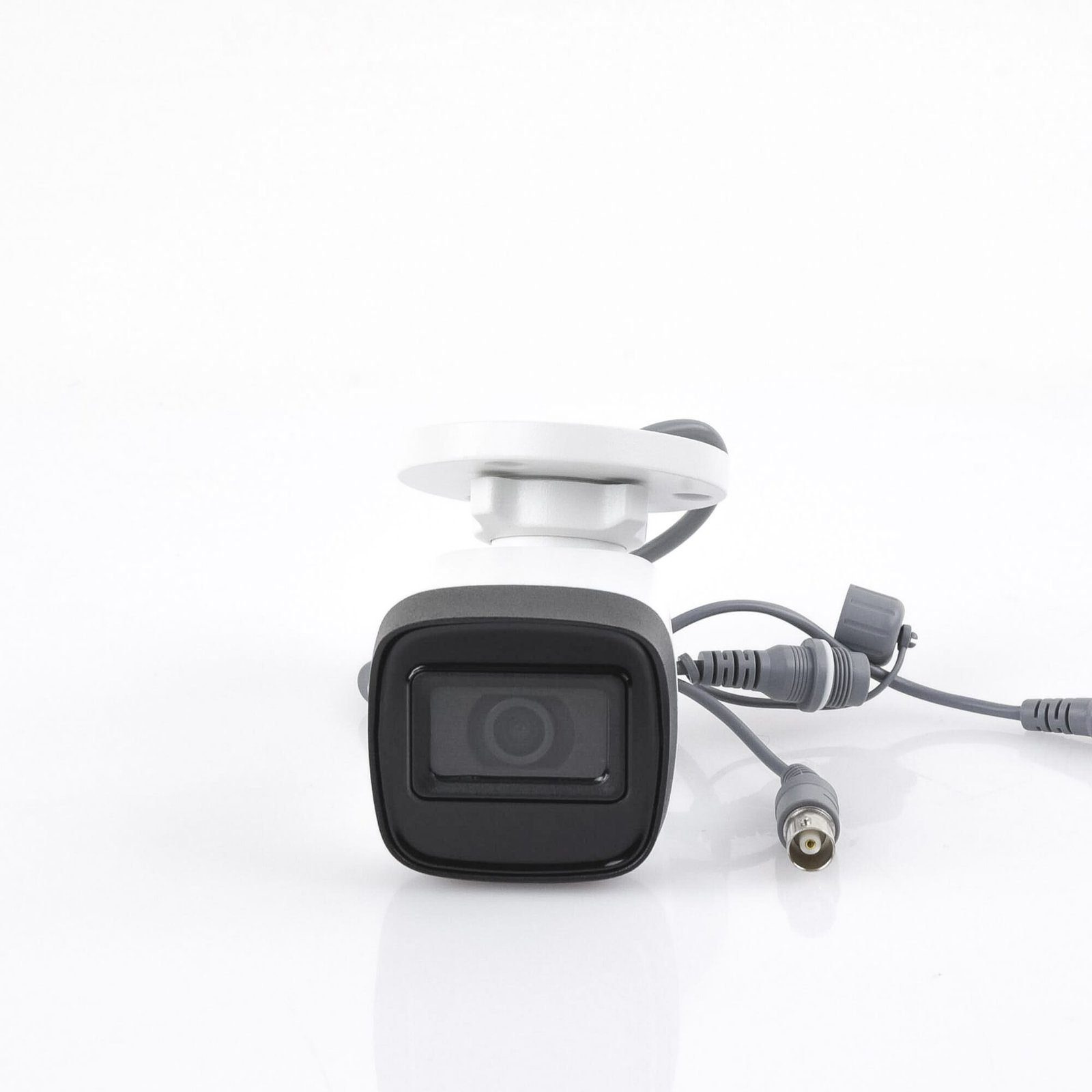 Bala TURBOHD 5 Megapixel / Lente 2.8 mm / 4 Tecnologías (TVI / AHD / CVI / CVBS) / 30 mts SMART IR EXIR / Exterior IP67 / dWDR / Metal DS-2CE16H0T-ITF(C) - HIKVISION