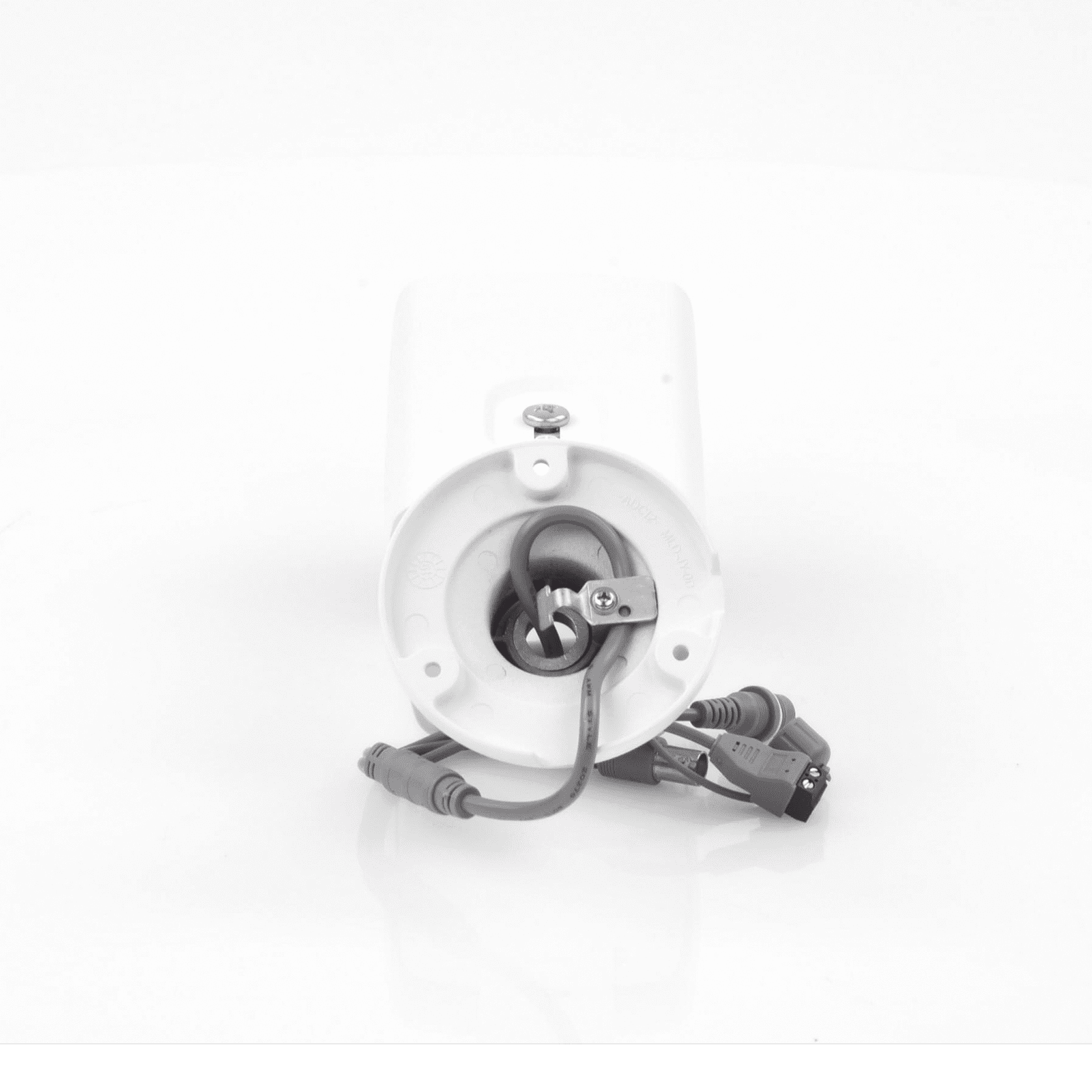 Bala TURBOHD 4K (8 Megapixeles) / Lente Mot. 2.7 a 13.5 mm / IR EXIR Inteligente 80 mts / Exterior IP67 / Soporta 12 Vcc & 24 VCA / dWDR DS-2CE19U1T-AIT3ZF - HIKVISION