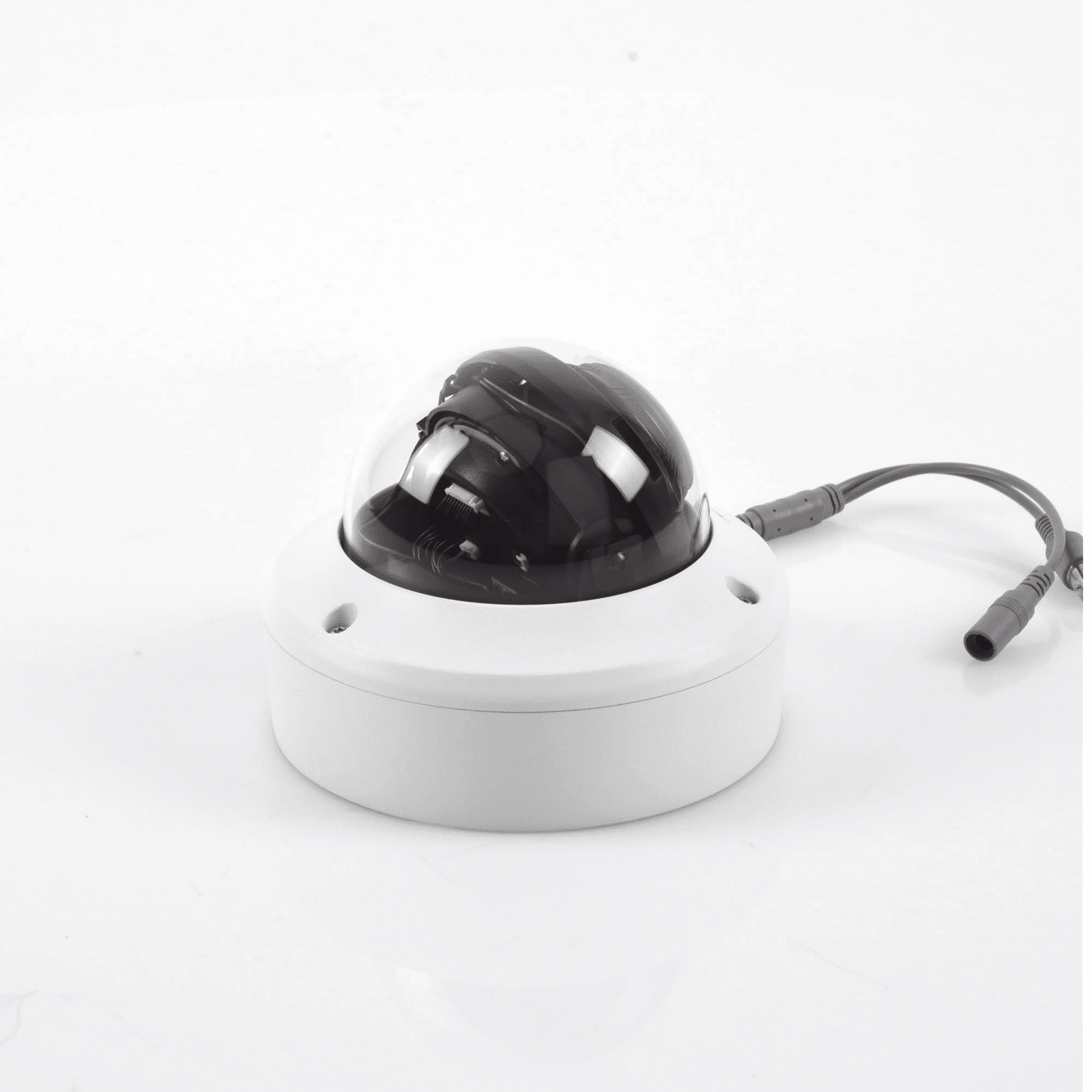 Domo TURBOHD 5 Megapixel / Lente Motorizado 2.7 – 13.5 mm / IR EXIR 40 mts / IK10 / IP67 / dWDR DS-2CE5AH0T-VPIT3ZE(C) - HIKVISION