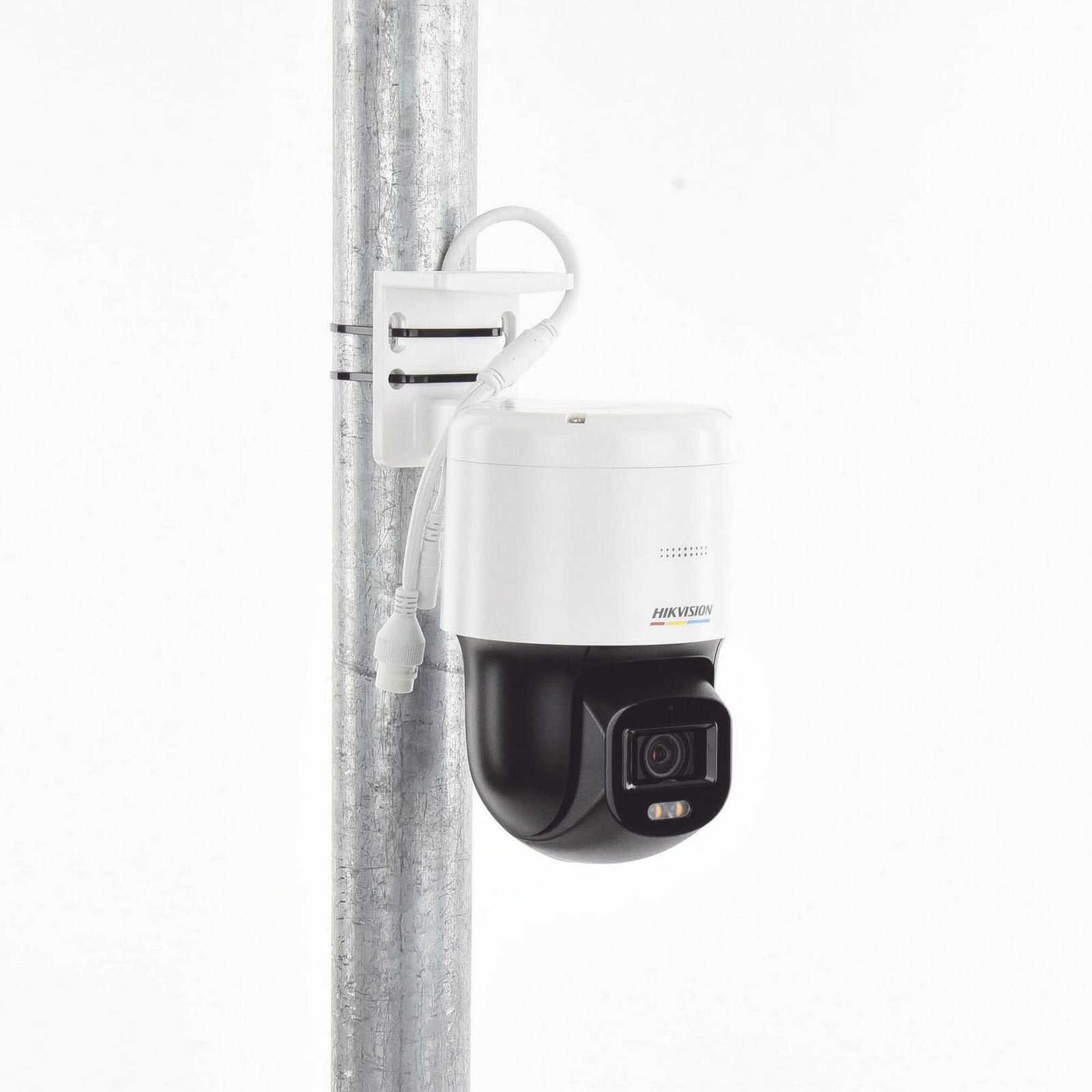 Domo PT IP 4 Megapixel / Lente 4 mm / Luz Blanca 30 mts / dWDR / PoE / IP66 / Micrófono y Bocina Interconstruido / Micro SD / Incluye Montaje de Pared y Techo DS-2DE2C400SCG-E(F1) - HIKVISION