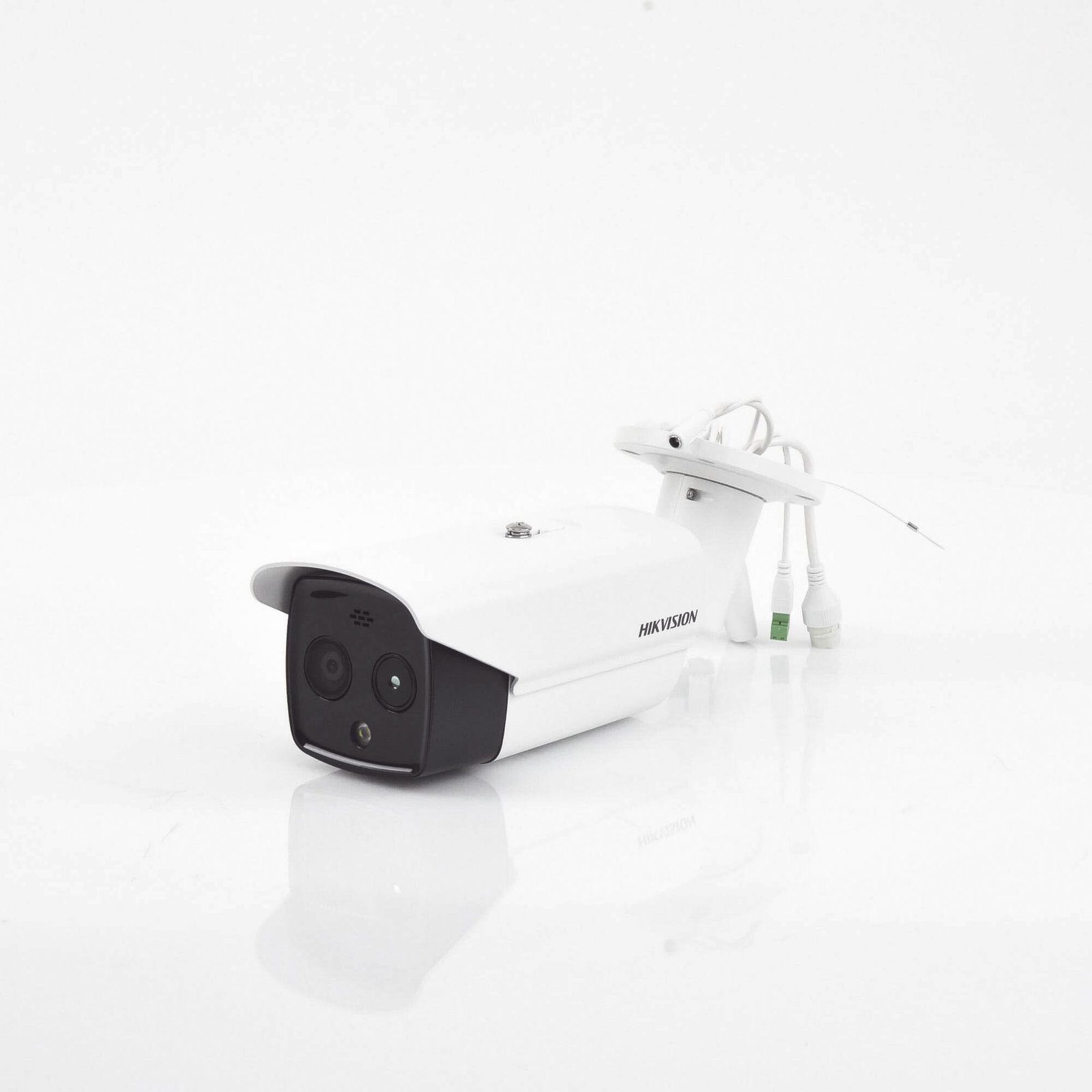 Bala IP Dual / Térmica 6.2 mm (160 x 120) / Óptico 8 mm (4 Megapixel) / DETECCIÓN DE PERSONAS 182 m /40 mts IR / Exterior IP67 / PoE / Termométrica / Detección de Temperatura / Sirena y Luz Inte / Micro SD 32 GB Incluida DS-2TD2617-6/QA - HIKVISION