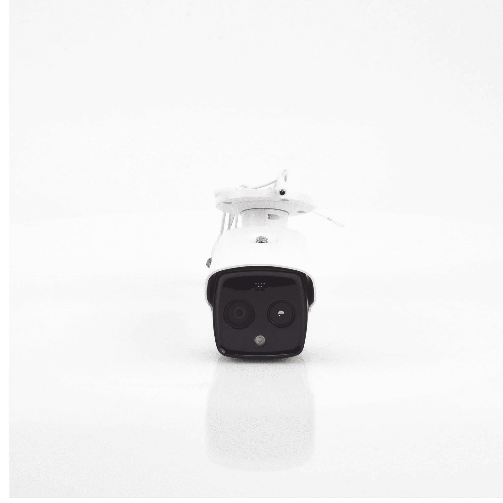 Bala IP Dual / Térmica 6.2 mm (160 x 120) / Óptico 8 mm (4 Megapixel) / DETECCIÓN DE PERSONAS 182 m /40 mts IR / Exterior IP67 / PoE / Termométrica / Detección de Temperatura / Sirena y Luz Inte / Micro SD 32 GB Incluida DS-2TD2617-6/QA - HIKVISION