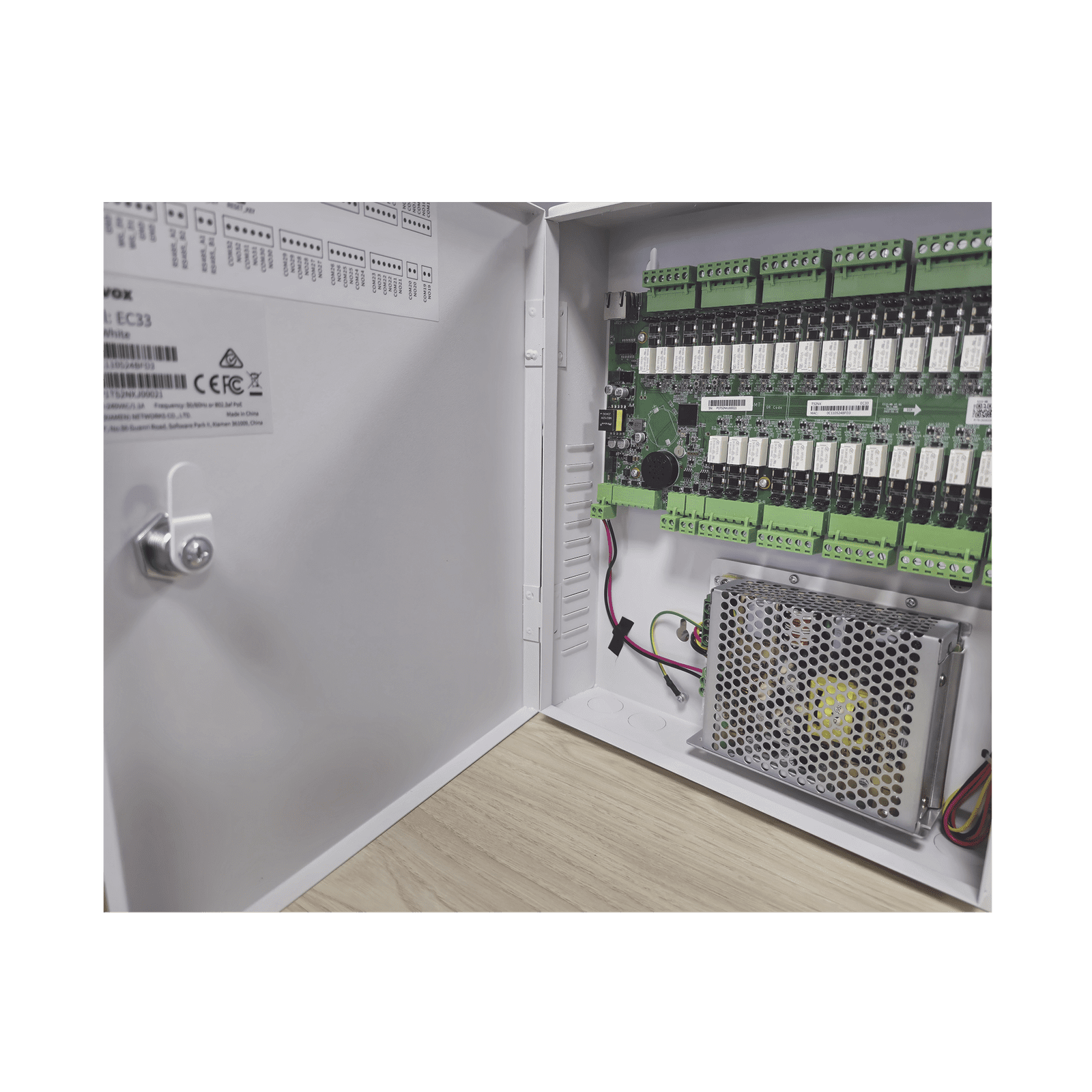 Controlador de Elevador IP Para 32 Pisos / Gestión 100% en la Nube / Interfaz Web / Pases Temporales desde App / Activación de Pisos desde App/ Wiegand / POE / 20,000 Tarjetas /100,000 Eventos / Compatible con Videoporteros Akuvox EC33 - AKUVOX