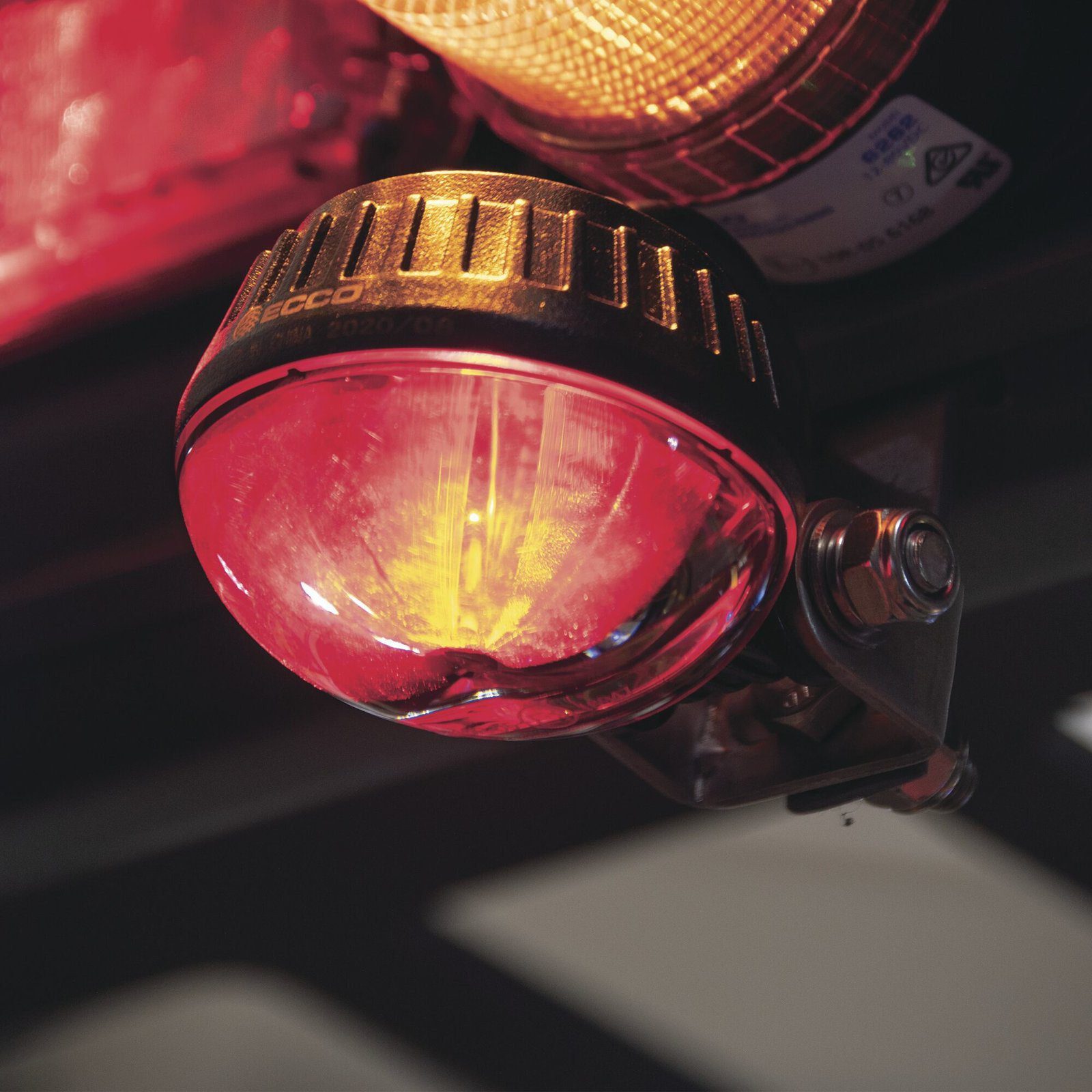 Luz LED límite de arco color rojo, para zonas de trabajo en montacargas y vehiculos EW2030R - ECCO