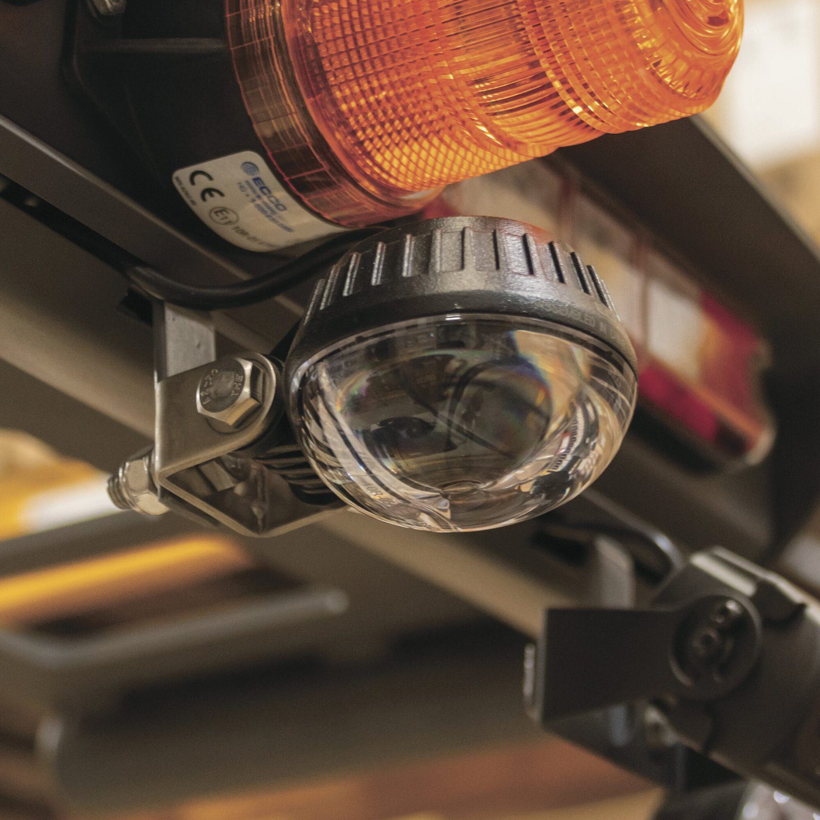 Luz LED límite de arco color rojo, para zonas de trabajo en montacargas y vehiculos EW2030R - ECCO