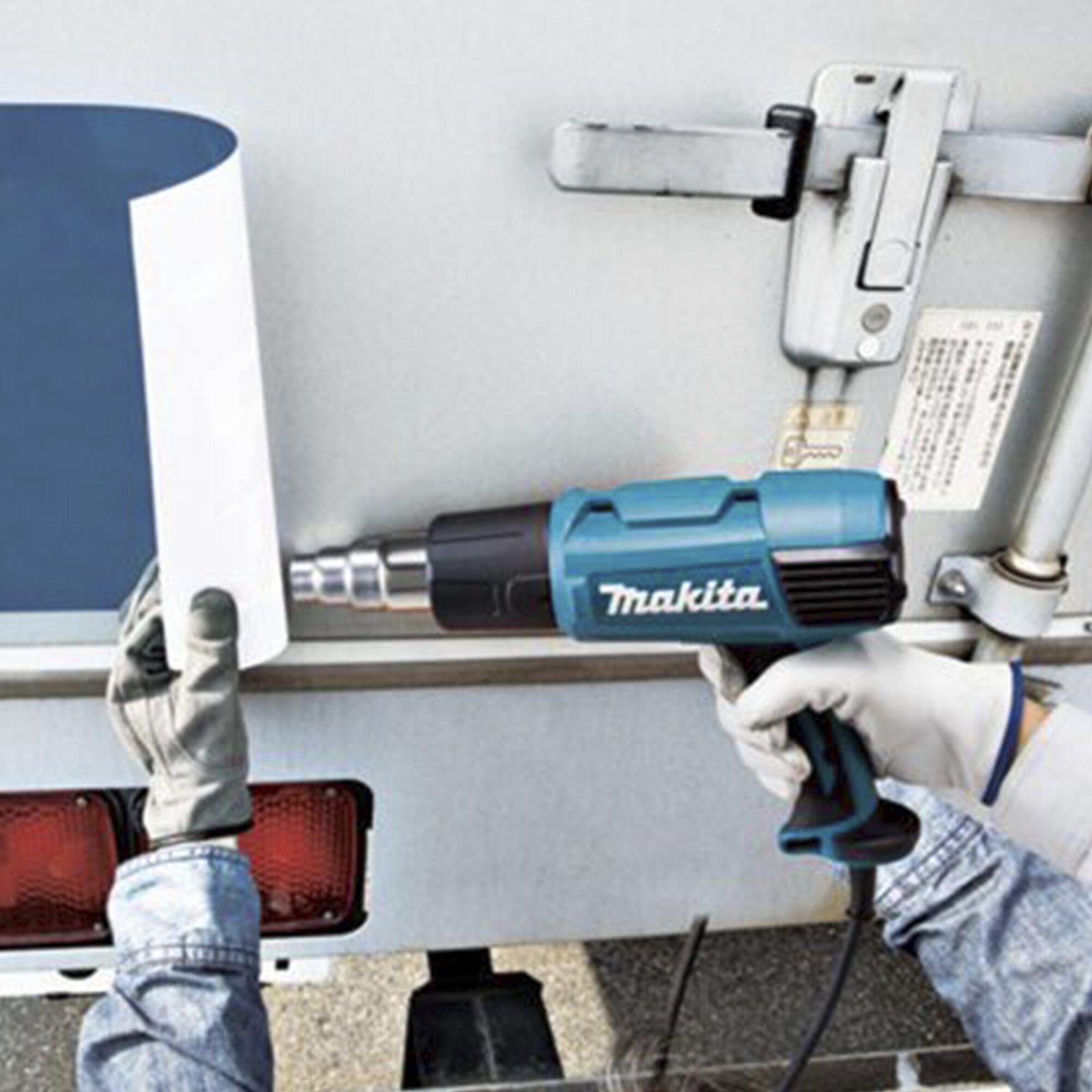 Pistola de Calor de Temperatura Variable de 2 Niveles, Temperatura: 400/550°C de 1600W (Incluye Maletín). HG-5030-K - MAKITA