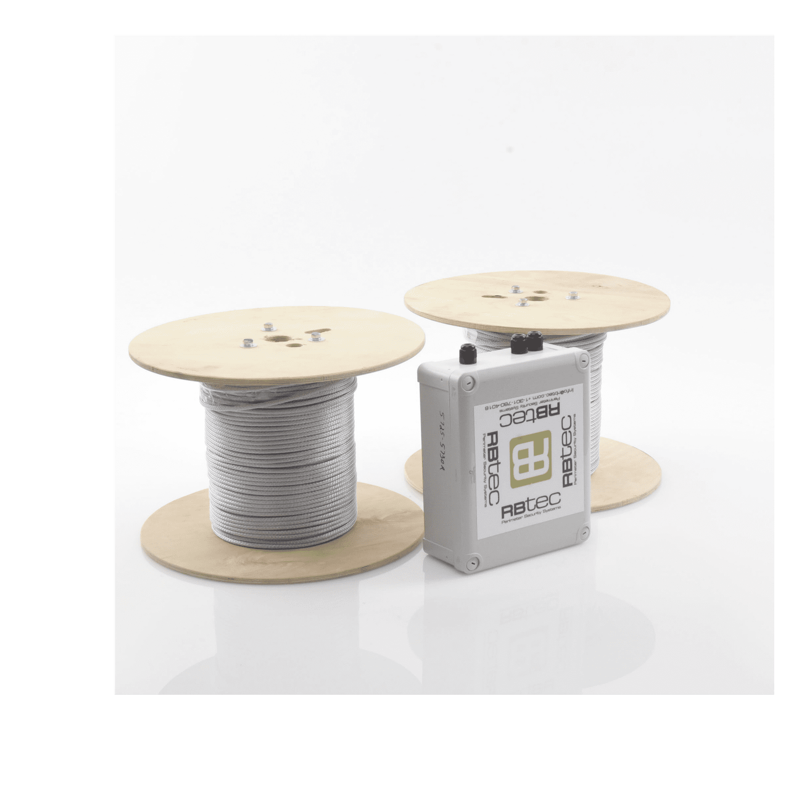 Kit de Cable Sensor Perimetral Para Cercas Ciclonicas IRONCLAD/ 305 METROS / 2 ZONAS; 152 METROS POR ZONA / Sin Falsas Alarmas por Viento / TODO Incluido TARJETA LPU400/ Calibración por Software IROC-2Z-500-V2 - RBTEC