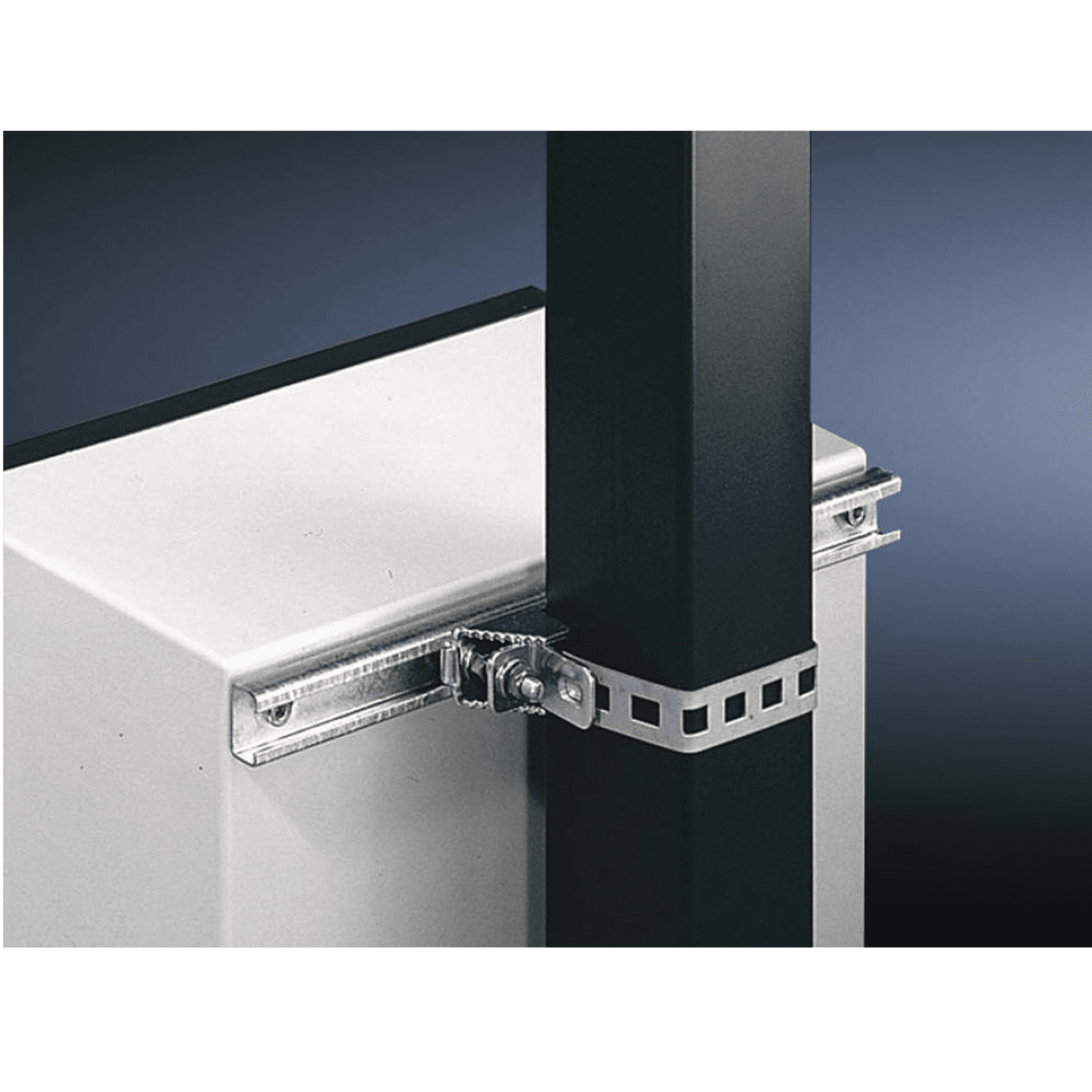 Juego de 2 Herrajes Metálicos para Fijación de Gabinetes Línea PST de 60 cm de ancho. Aplicable en Poste Cuadrado o Redondo. PST-WA-080 - PRECISION