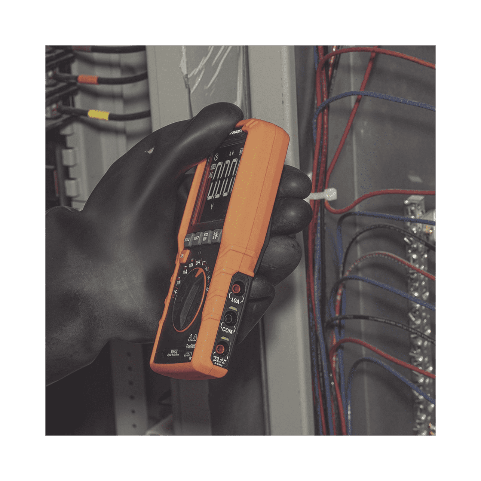 Multímetro Digital Esbelto de Rango Automático con TRMS 600V y Medición de Temperatura MM450 - KLEIN TOOLS