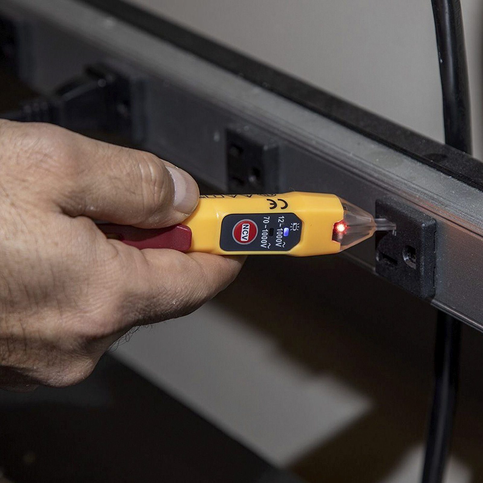 Detector de Voltaje sin Contacto tipo Lápiz, de Doble Rango de 12 a 1000 V CA o de 70 a 1000 V CA. NCVT-2P - KLEIN TOOLS