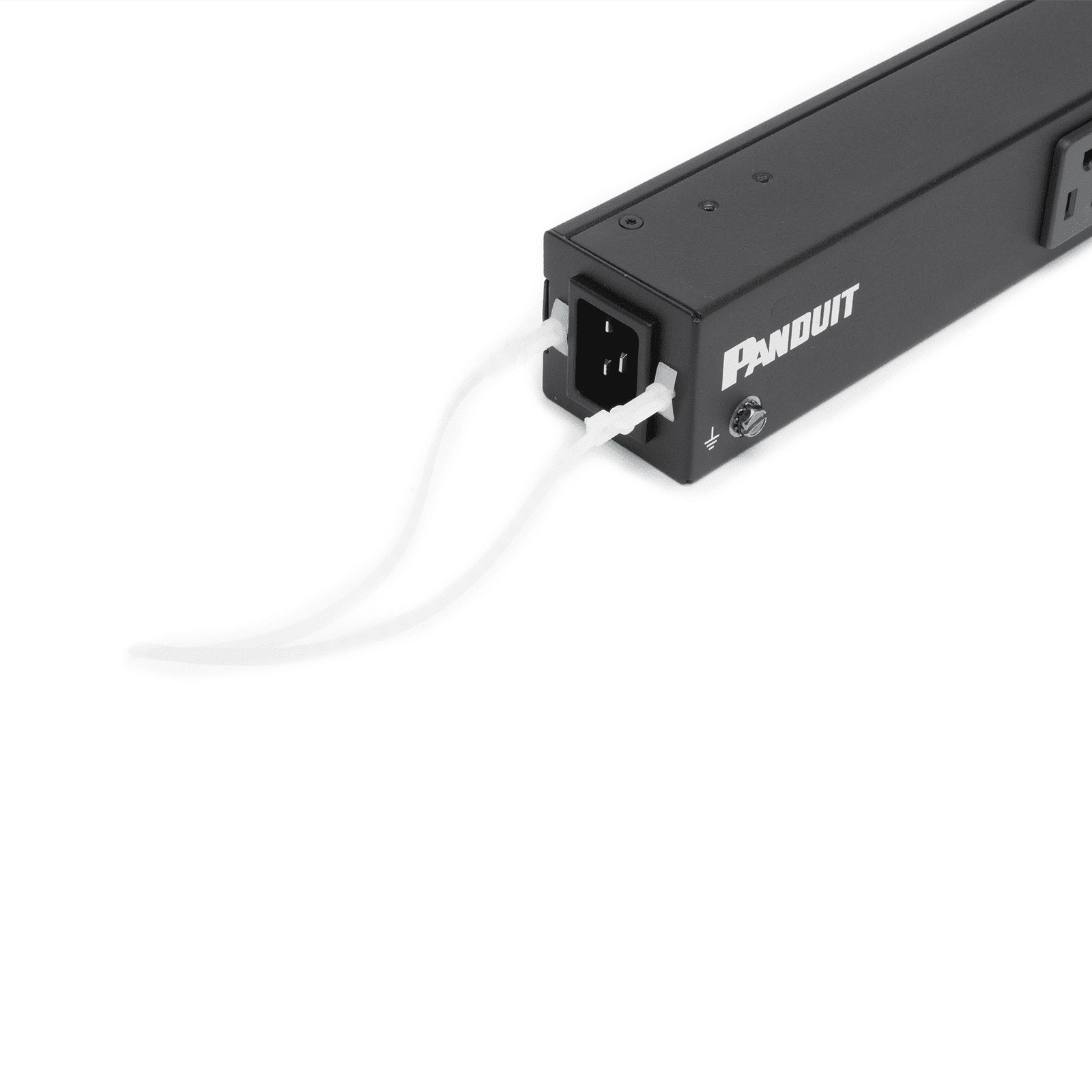 PDU Básico para Distribución de Energía, Enchufe de Entrada NEMA 5-20P, Con 16 Contactos NEMA 5-20R, de Instalación Vertical, 20 Amp, 120 Vca P16B07M - PANDUIT