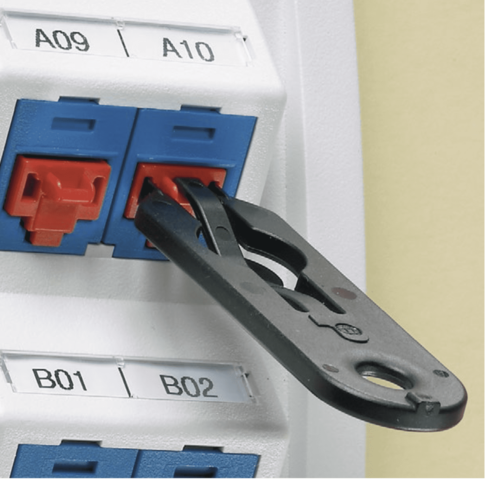 Kit de 10 Dispositivos para Bloquear Puertos Jack RJ45, Color Negro, Incluye Llave de Extracción PSL-DCJB-BL - PANDUIT