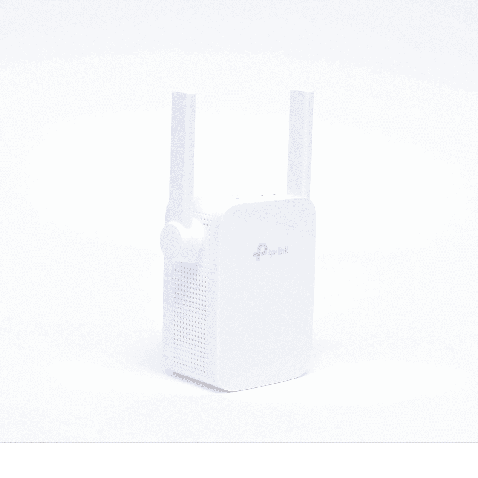 Repetidor / Extensor de Cobertura WiFi AC, 750 Mbps, doble banda 2.4 GHz y 5 GHz, con 1 puerto 10/100 Mbps con 2 antenas externas RE205 - TP-LINK