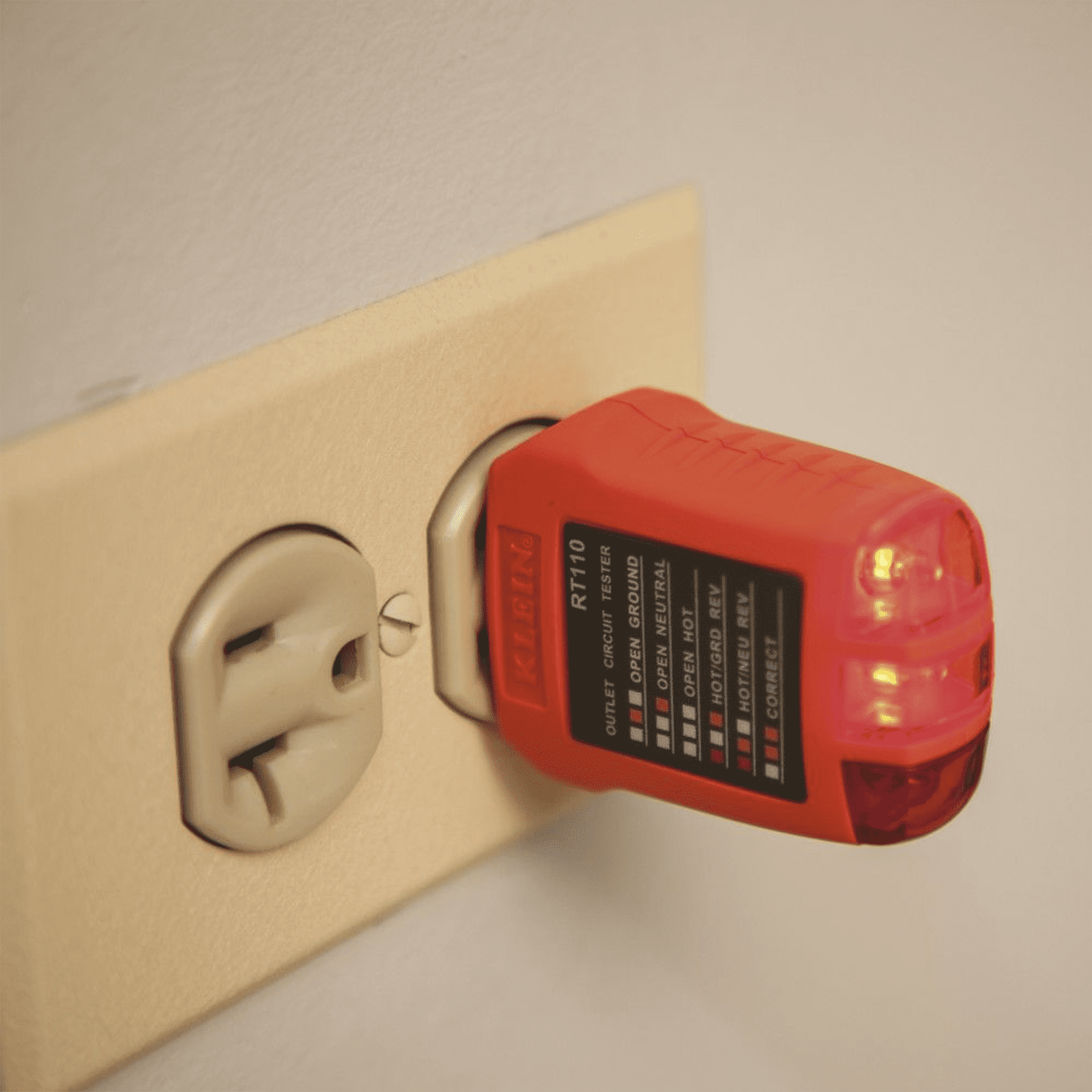 Probador de Tomacorrientes Estándar, con Secuencia de Luces para Indicar un Cableado Correcto/Incorrecto. RT-110 - KLEIN TOOLS