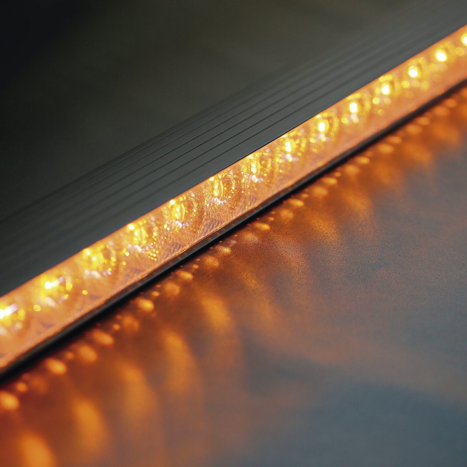Barra de luces de 8 Módulos, 32 LED, 47 pulgadas, Ámbar, SAE Clase 1, Con Controlador de 8 interruptores SP14A - SIGNALPRO