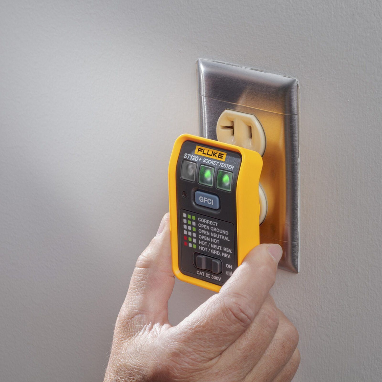 Probador de Tomacorriente Eléctrico Estándar o GFCI con Señal Acústica, Con LEDs de Alto Brillo y Gráfico Incluido Para Verificar Rápida y Fácilmente el Cableado ST120+ - FLUKE