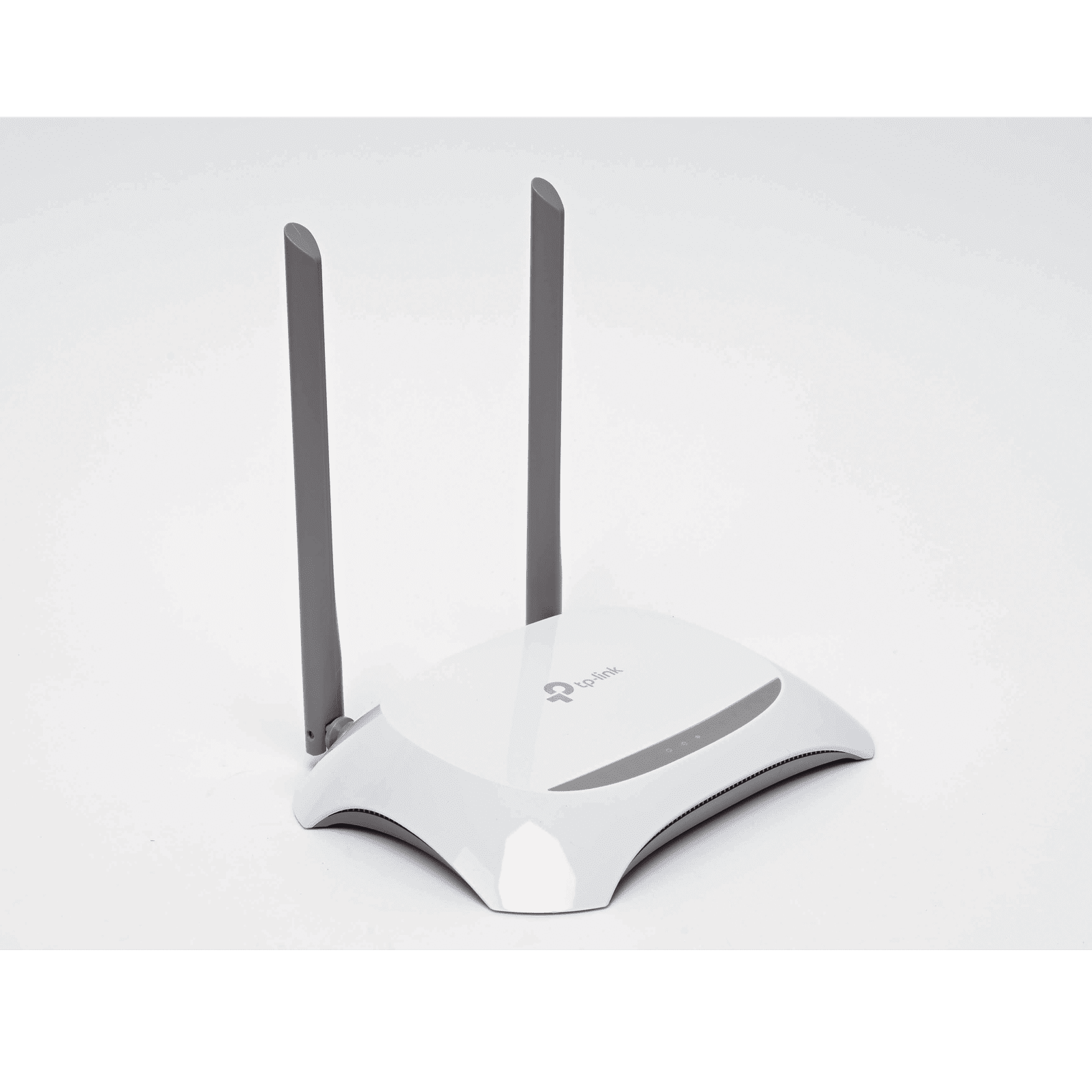 Router Inalámbrico WISP, 2.4 GHz, 300 Mbps, 2 antenas externas omnidireccional 5 dBi, 4 Puertos LAN 10/100 Mbps, 1 Puerto WAN 10/100 Mbps, control de ancho de banda TL-WR840N - TP-LINK