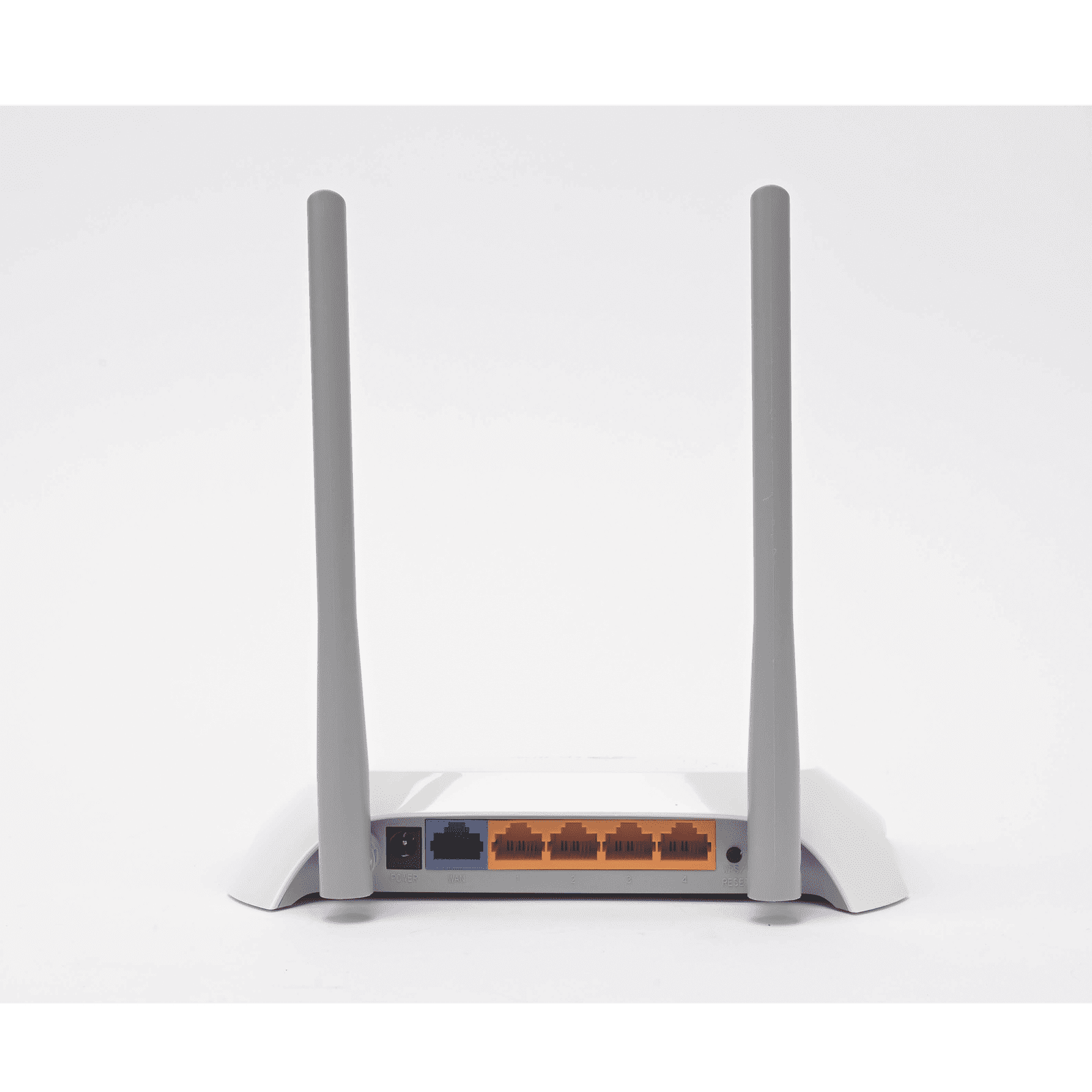Router Inalámbrico WISP, 2.4 GHz, 300 Mbps, 2 antenas externas omnidireccional 5 dBi, 4 Puertos LAN 10/100 Mbps, 1 Puerto WAN 10/100 Mbps, control de ancho de banda TL-WR840N - TP-LINK