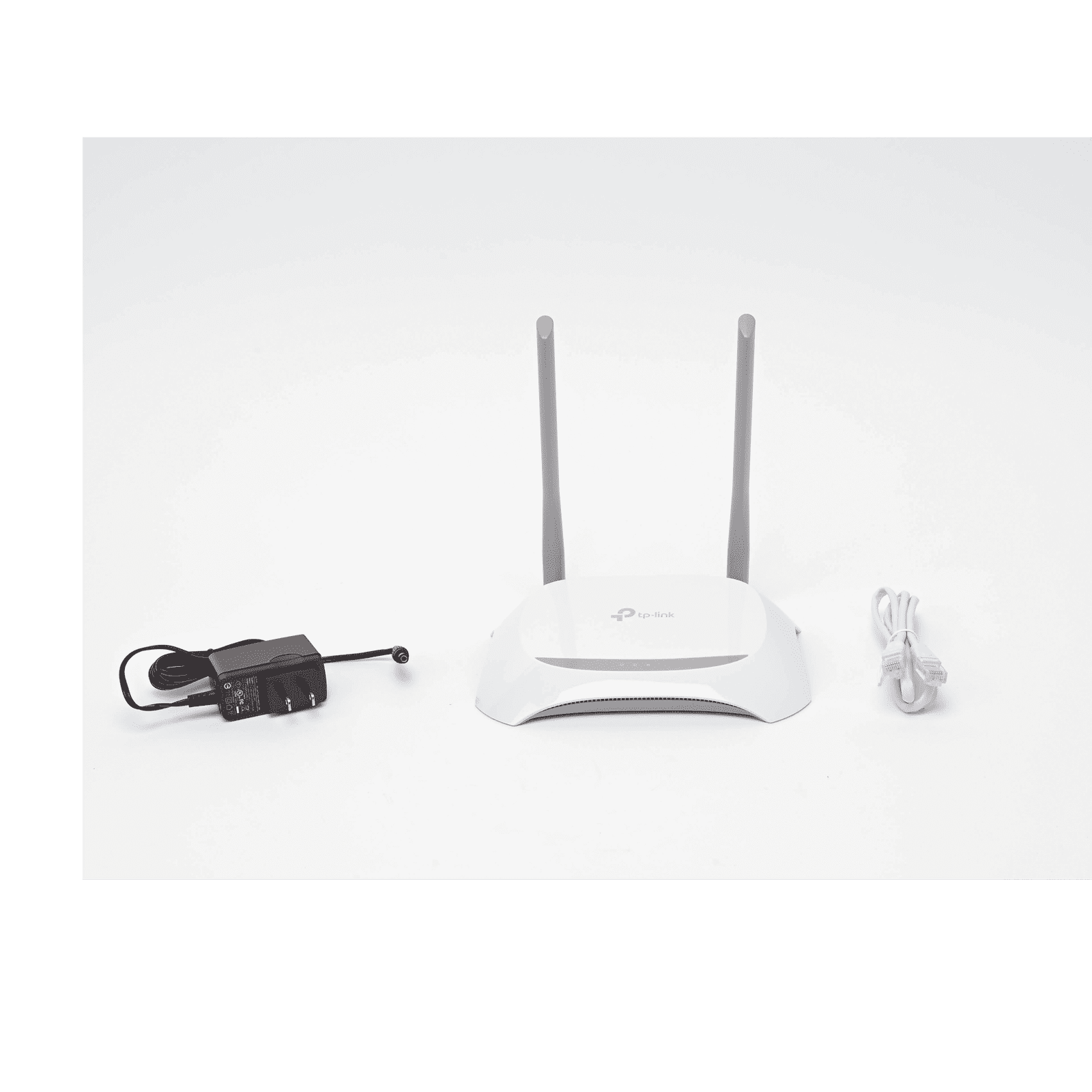 Router Inalámbrico WISP, 2.4 GHz, 300 Mbps, 2 antenas externas omnidireccional 5 dBi, 4 Puertos LAN 10/100 Mbps, 1 Puerto WAN 10/100 Mbps, control de ancho de banda TL-WR840N - TP-LINK