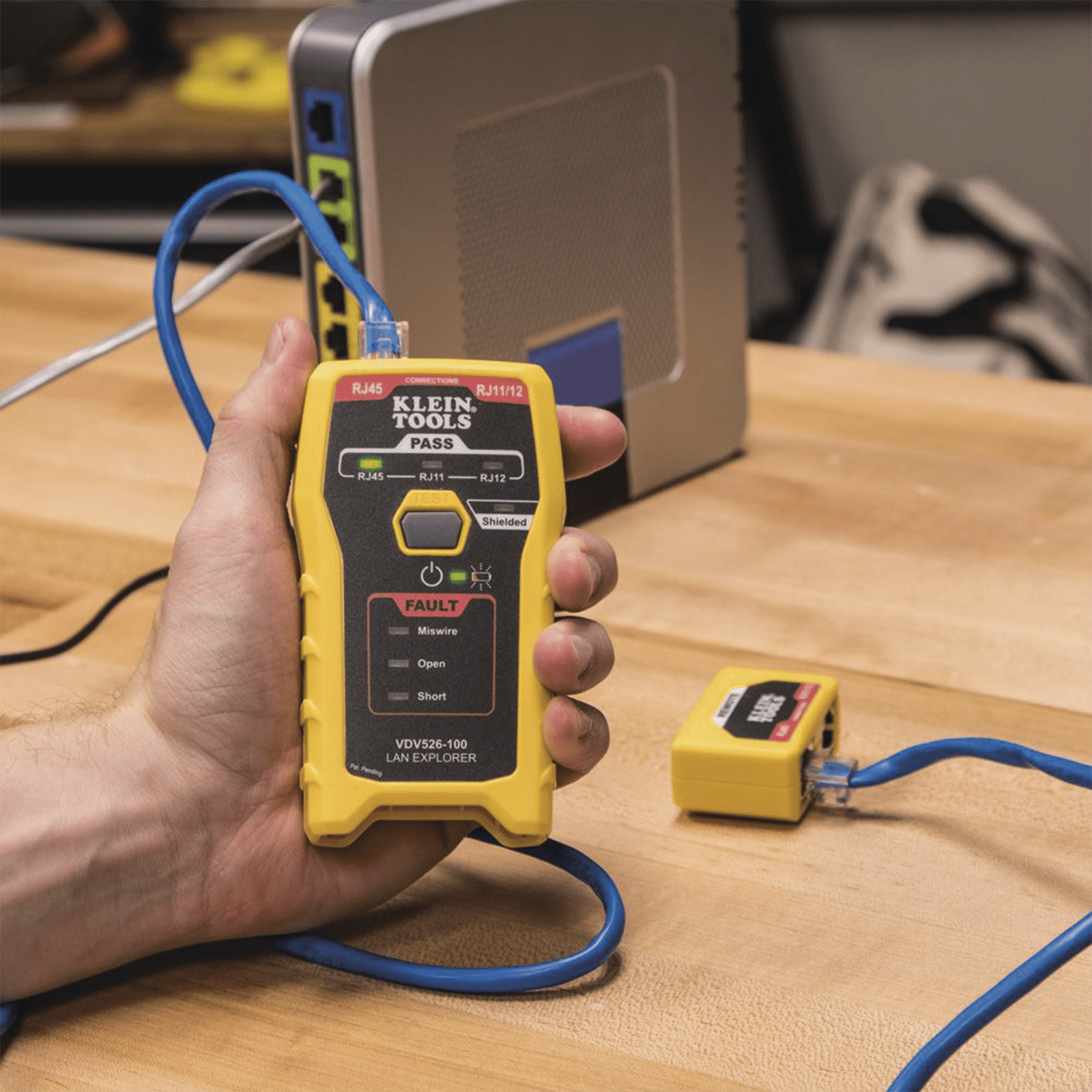 Probador de Cables de Red y Probador de Cables de Datos LAN Explorer™ con Transmisor Remoto. VDV526-100 - KLEIN TOOLS