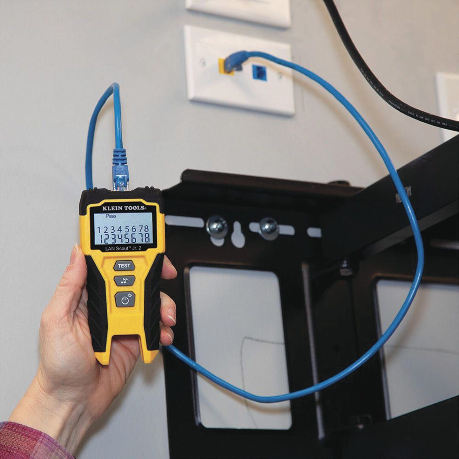 Tester de Cable LAN Scout™ Jr. 2/ Para: Prueba aprobada/ Error de Cableado/ Falla de Circuito Abierto o Cortocircuito/ Par Dividido/ Blindaje. VDV526200 - KLEIN TOOLS