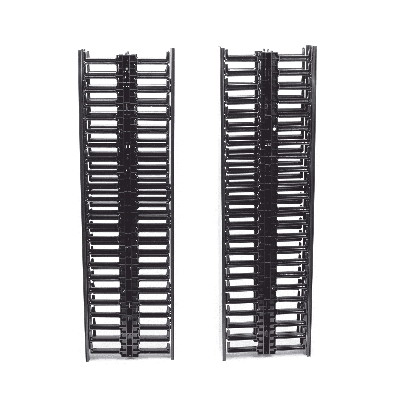 Organizador Vertical NetRunner, Sencillo (Solo Frontal), Para Rack Abierto de 45 Unidades, 4.9in de Ancho, Color Negro WMPVF45E - PANDUIT