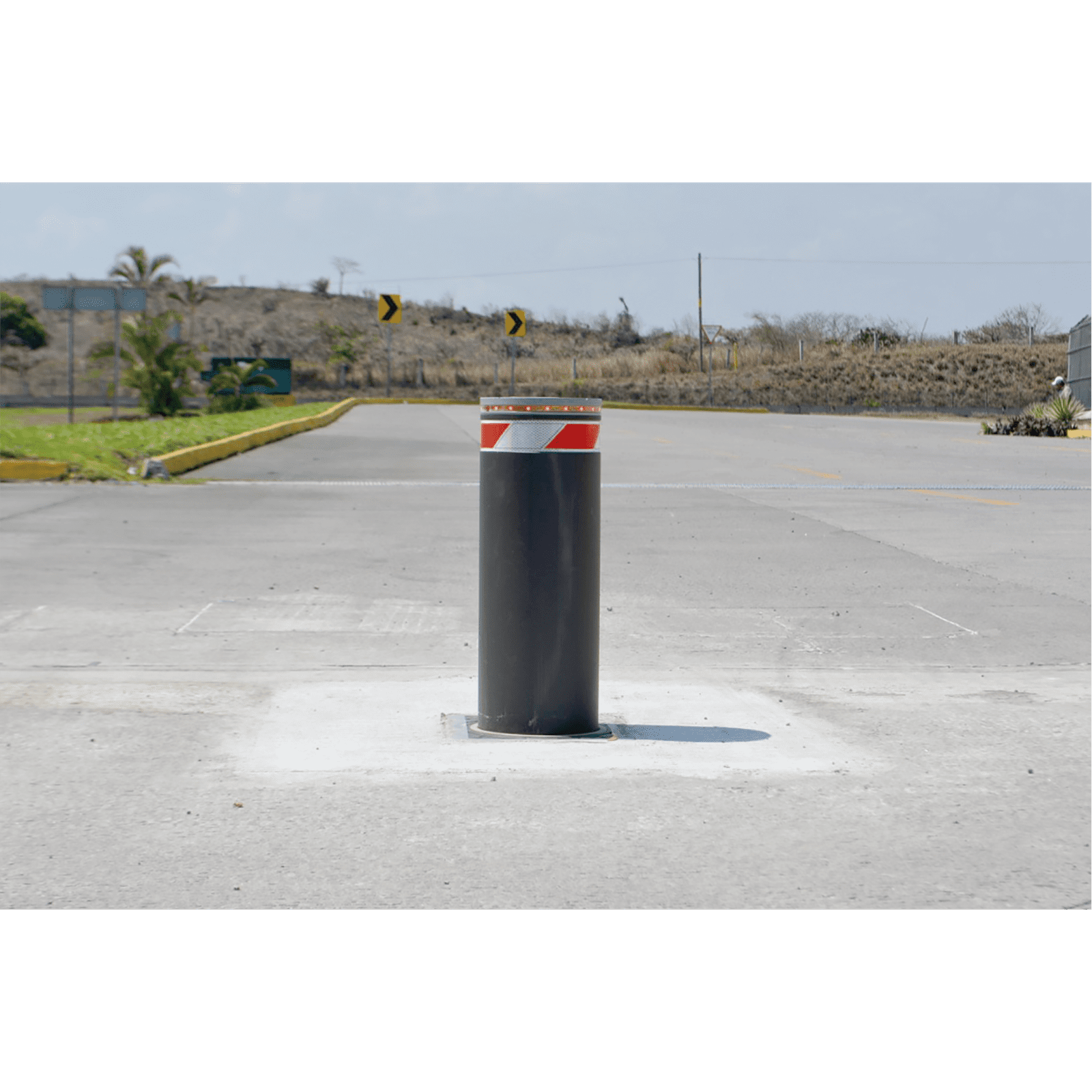 Bolardo Hidráulico / TODO INCLUIDO (Incluye Bomba Hidráulica Italiana) / Alta resistencia al impacto hasta 250 000 J / Uso intensivo (Incluye Bomba italiana)/ Tarjeta controladora incluida / Fácil instalación XB-220-H06K - AccessPRO