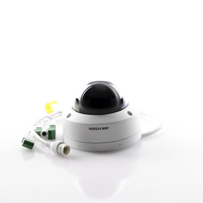 Domo IP 4 Megapixel / Lente 2.8 mm / 40 mts IR / Exterior IP67 / IK10 / Microfono Integrado / DARKFIGHTER / Audio y Alarma I/O / PoE / ONVIF / Micro SD / 4 Analíticos: AcuSense, Detección Facial, Conteo de Personas por Cruce y Zona DS-2CD3146G2-ISU(H)